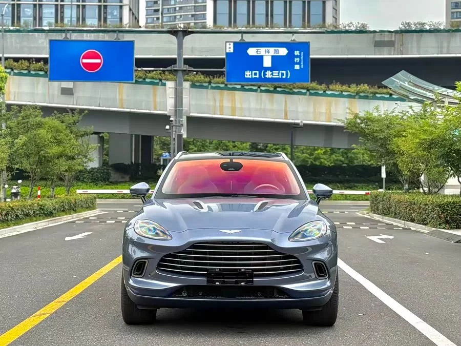 Aston Martin DBX