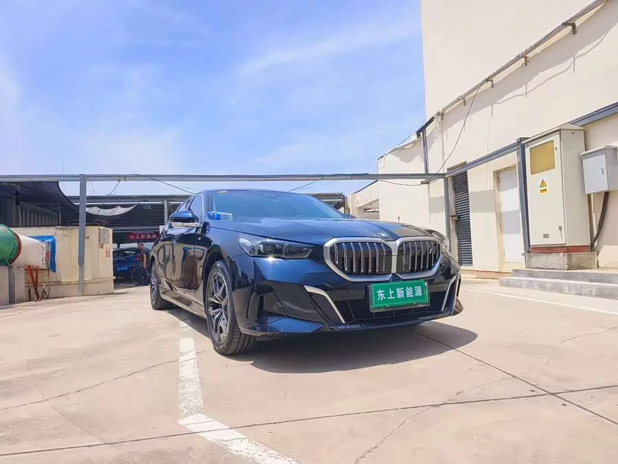 BMW i5