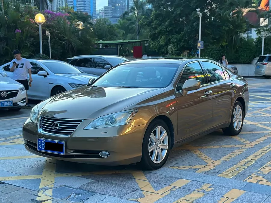 Lexus ES