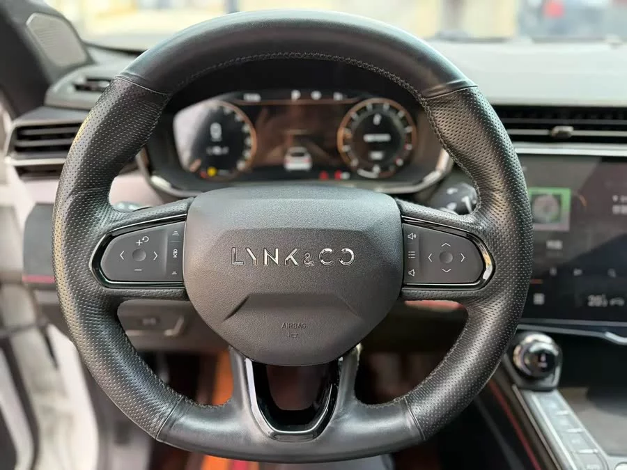 Lynk & Co 05