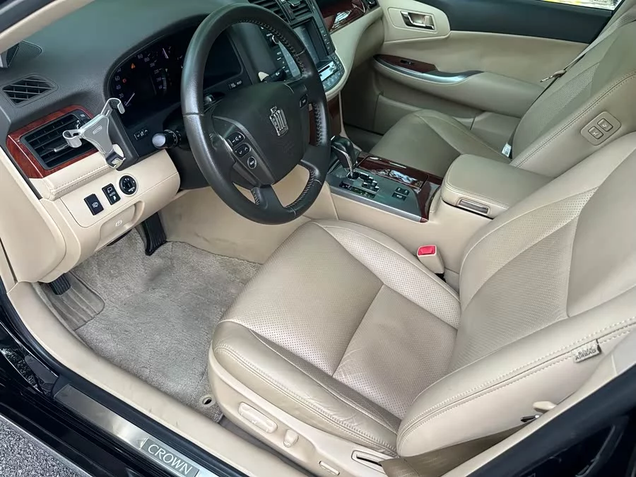 Toyota crown