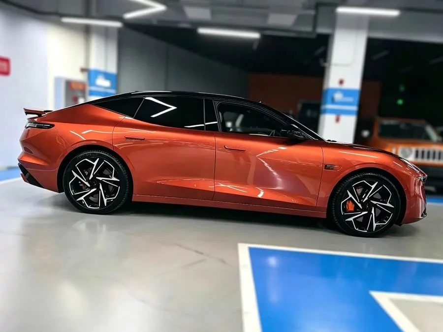 Lynk & Co Z10