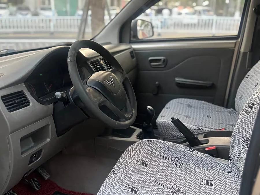 Wuling Rongguang V