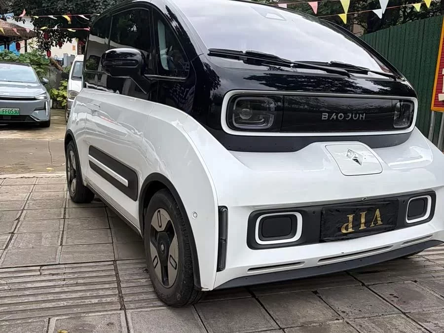 Baojun E300