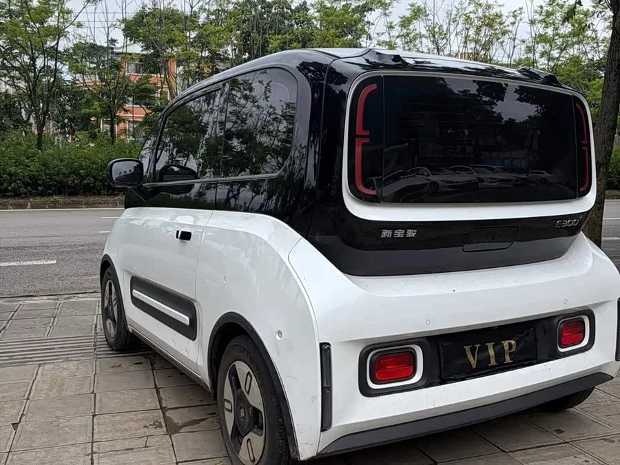 Baojun E300