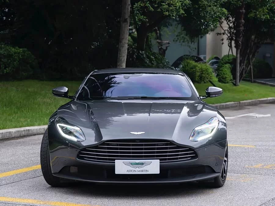 Aston Martin DB11
