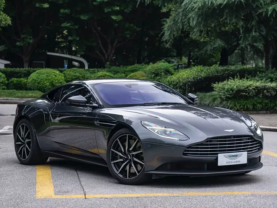 Aston Martin DB11