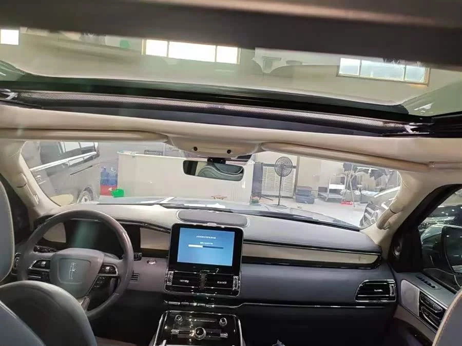 Lincoln Navigator