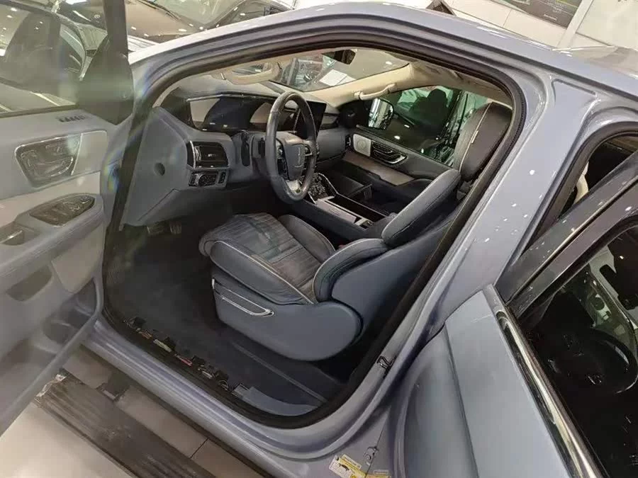 Lincoln Navigator