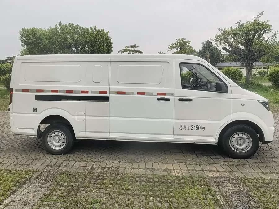 Dongfeng Yufeng EM27