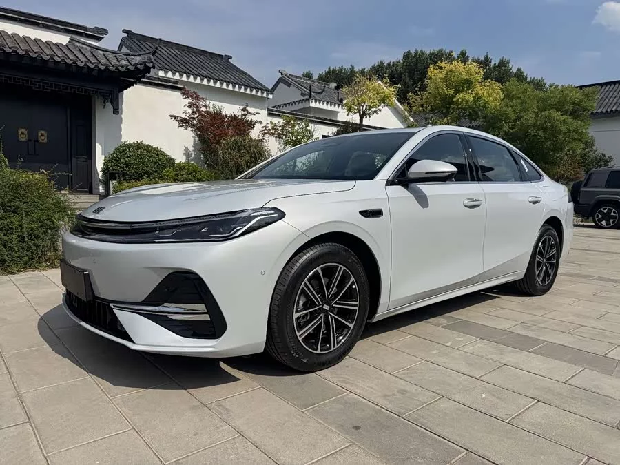 Geely Galaxy A7 EM