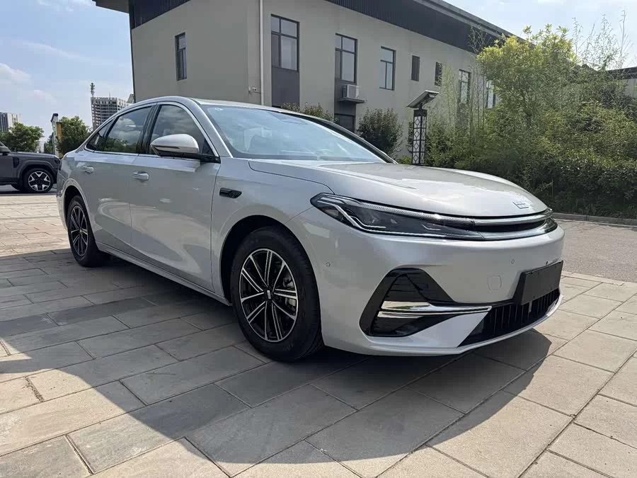 Geely Galaxy A7 EM
