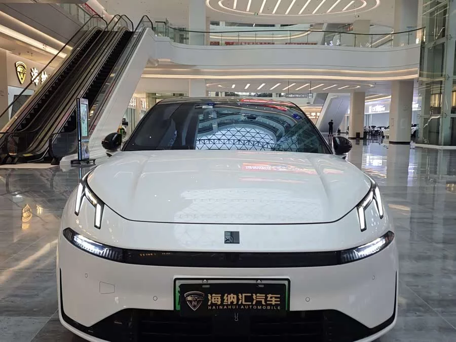 Lynk & Co 07 EM-P