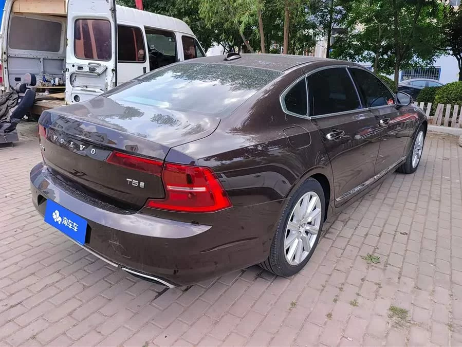 Volvo S90