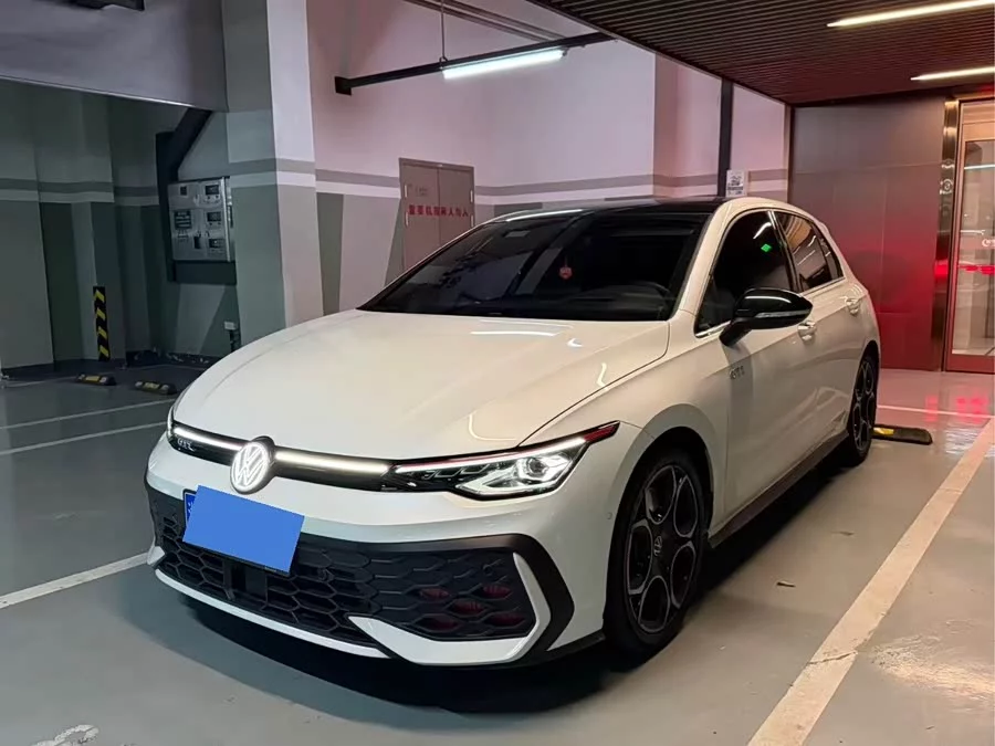 Volkswagen Golf GTI