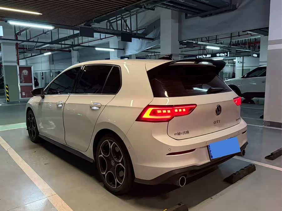 Volkswagen Golf GTI