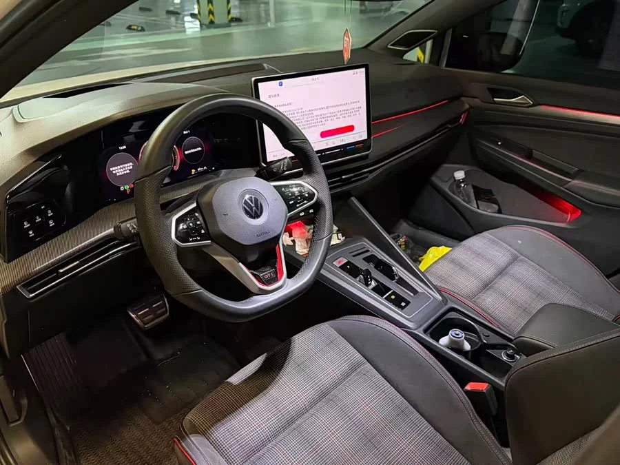 Volkswagen Golf GTI