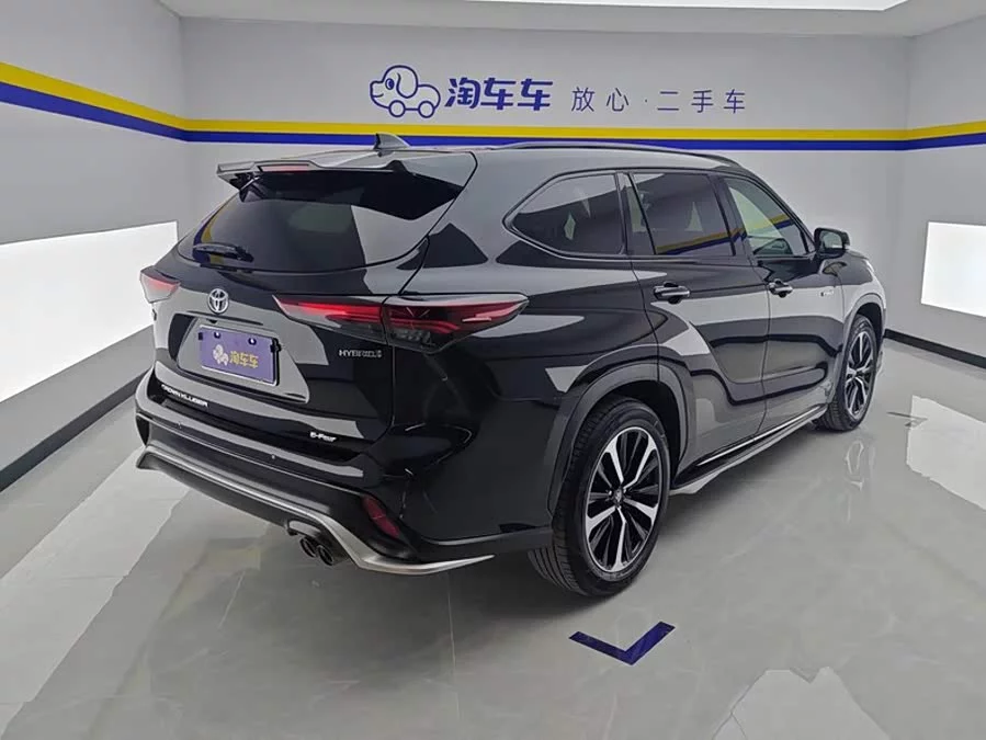 Toyota Crown Land