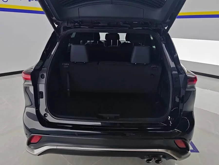 Toyota Crown Land