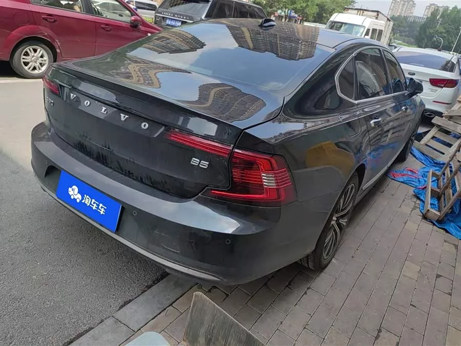 Volvo S90