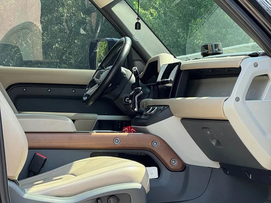 Land Rover guard