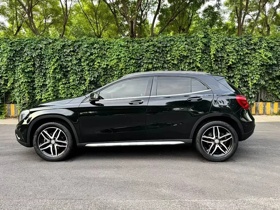 Mercedes Benz GLA
