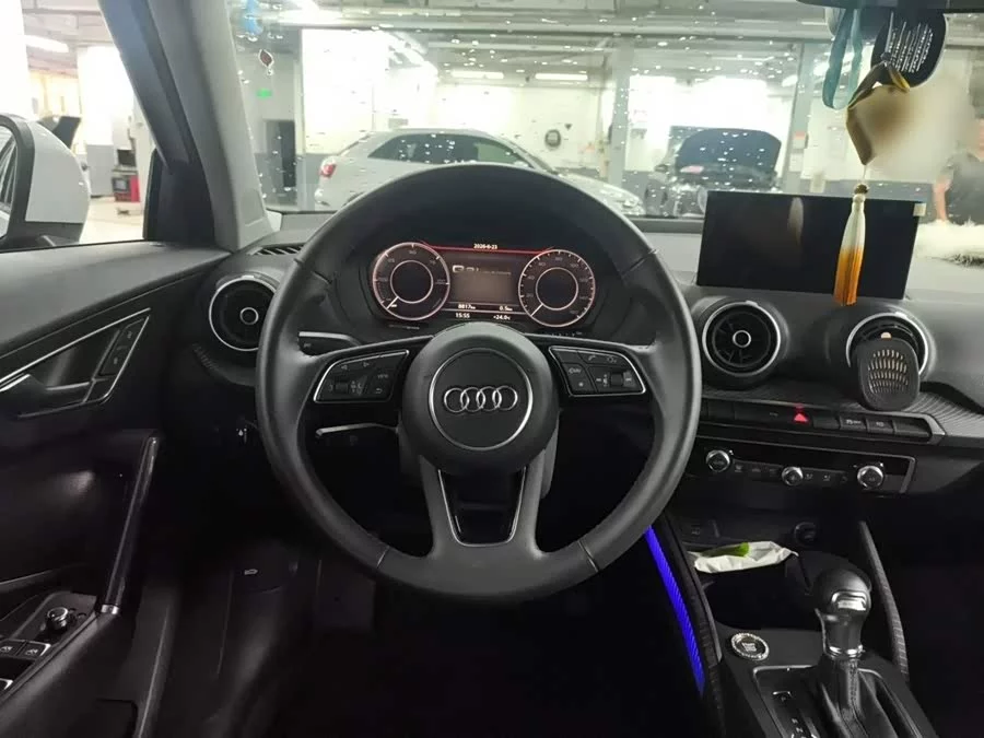 Audi Q2L e-tron
