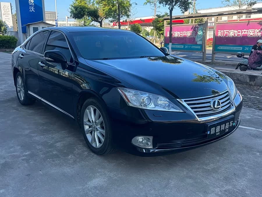 Lexus ES