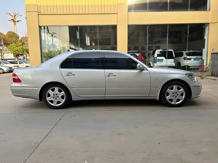 Lexus LS