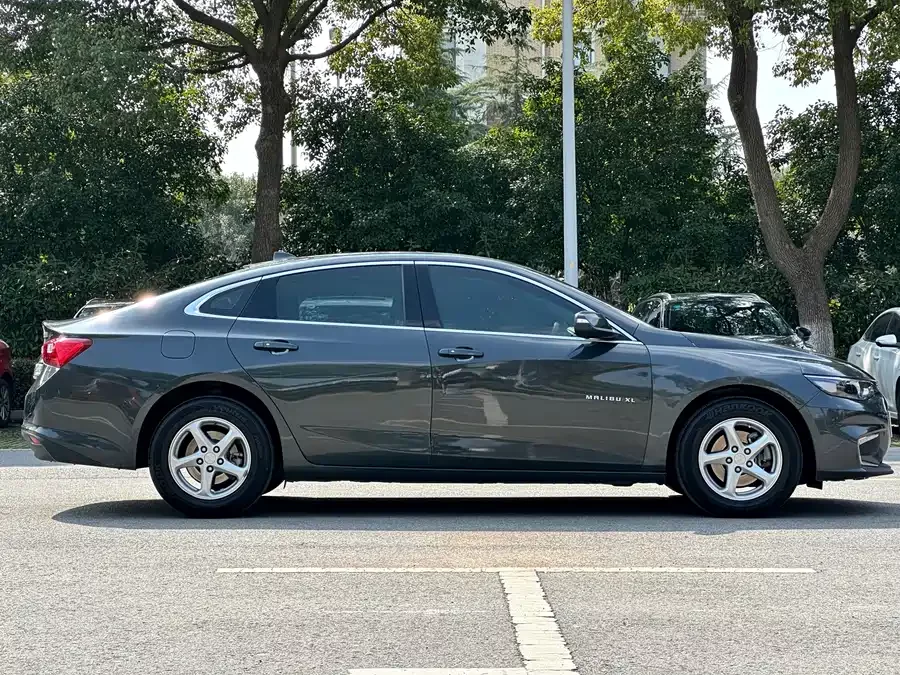 Chevrolet Malibu XL