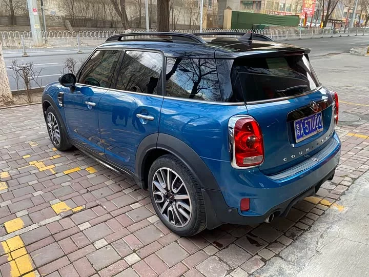 MINI COUNTRYMAN