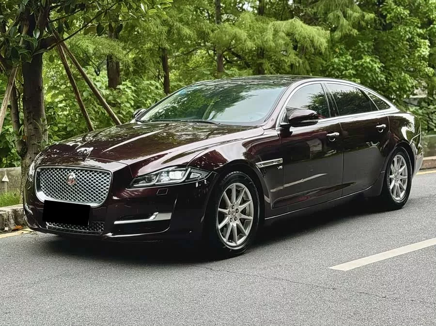 Jaguar XJ