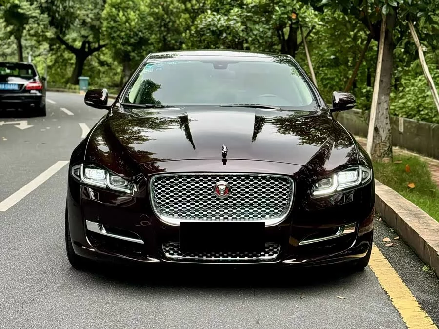 Jaguar XJ