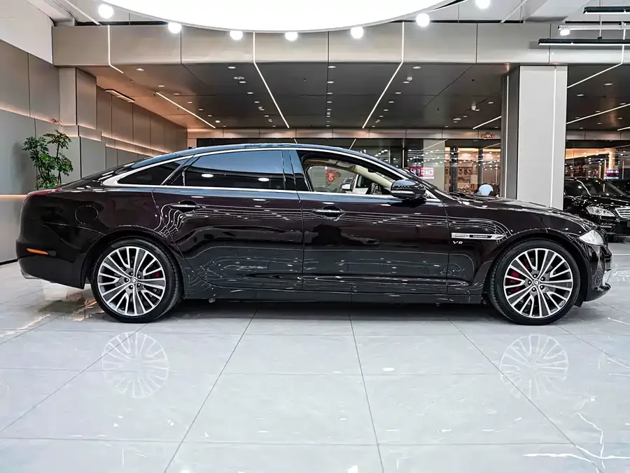 Jaguar XJ