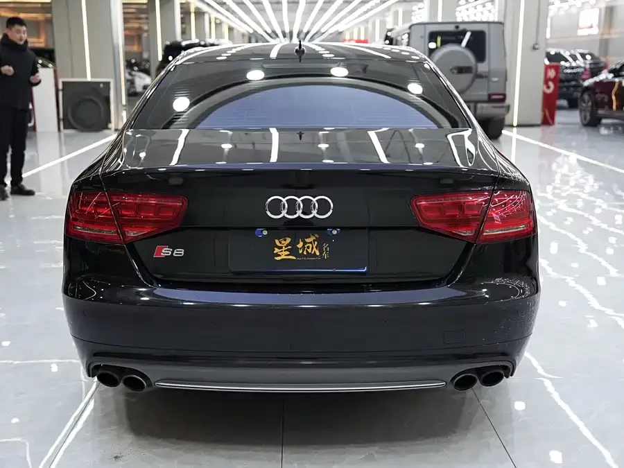 Audi S8