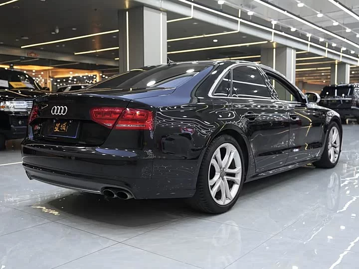 Audi S8