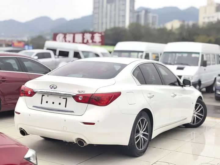 Infiniti Q50