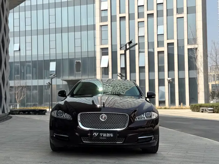 Jaguar XJ