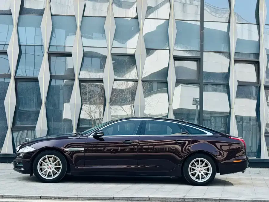 Jaguar XJ
