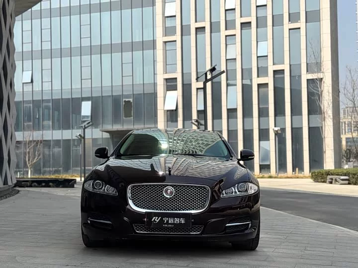 Jaguar XJ