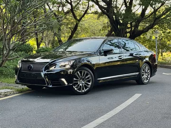 Lexus LS