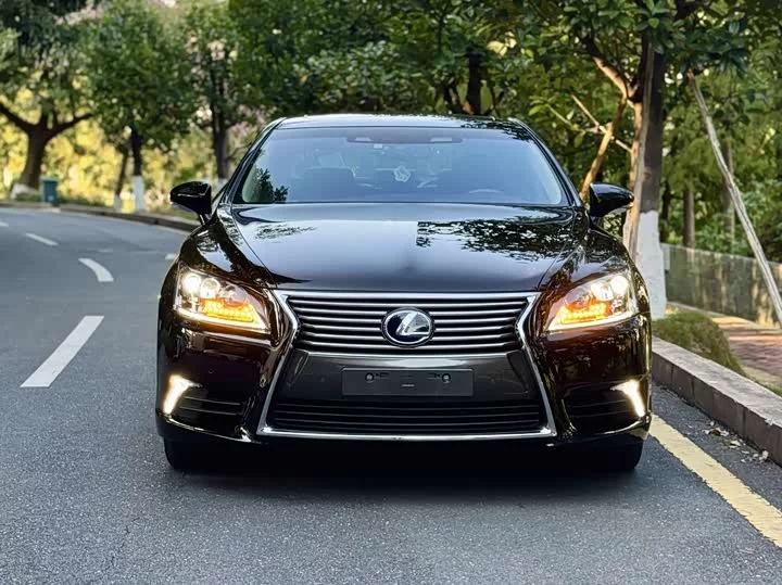 Lexus LS