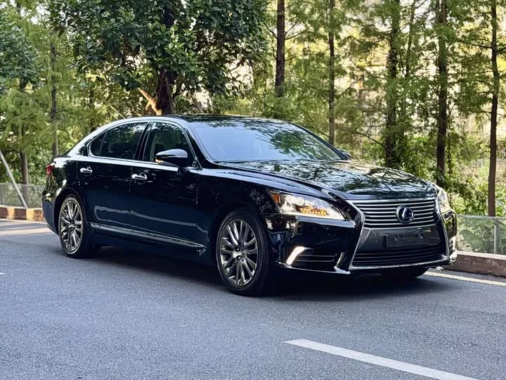 Lexus LS