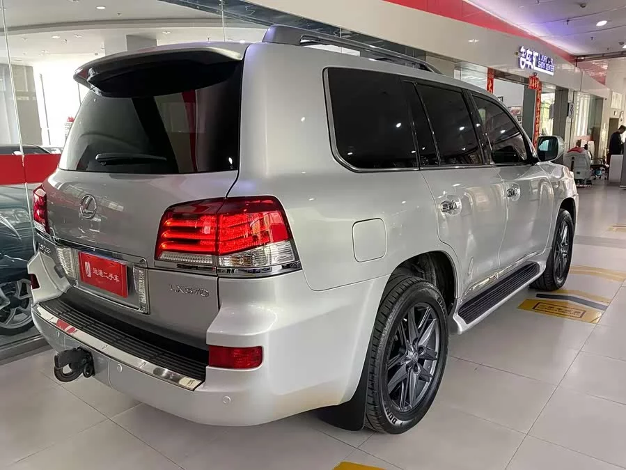 Lexus LX