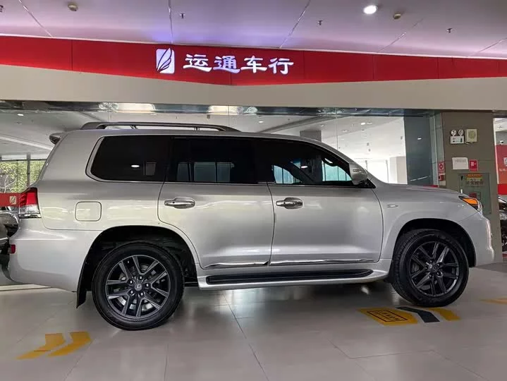 Lexus LX