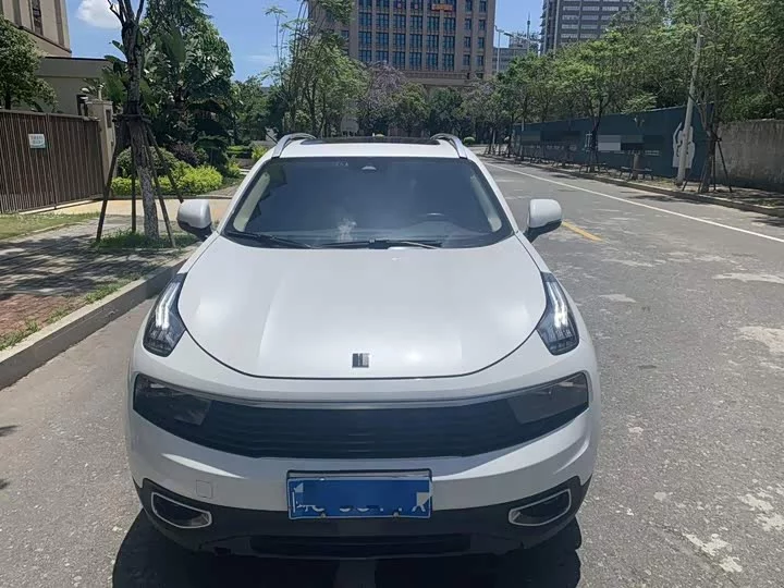 Lynk & Co 01
