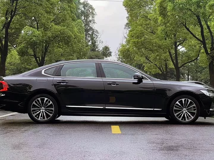 Volvo S90 plug-in hybrid