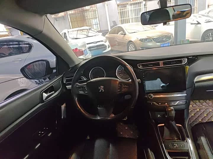 Peugeot 408