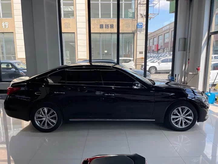 Infiniti Q50L