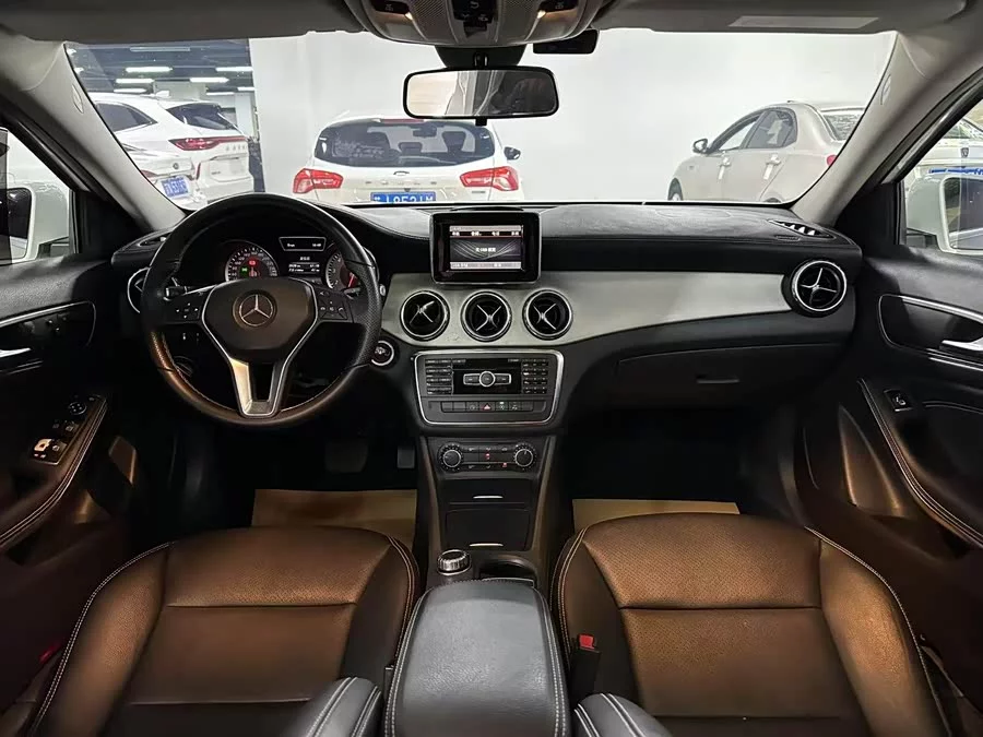 Mercedes Benz GLA